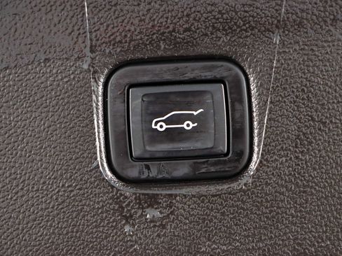 Used 2022 Chevrolet Blazer LT FWD image 29