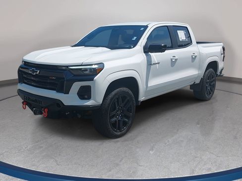 Used 2025 Chevrolet Colorado Z71 w/ Technology Package AWD/4WD image 1