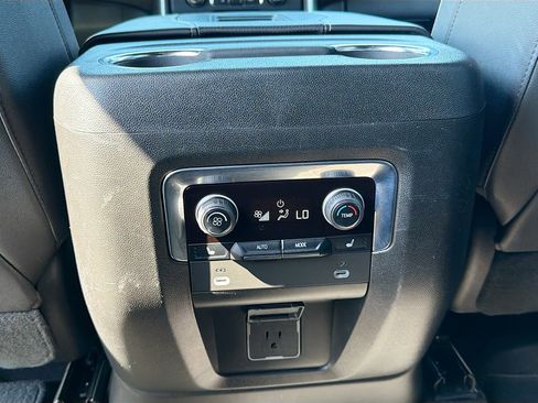Used 2023 Chevrolet Suburban Premier image 20