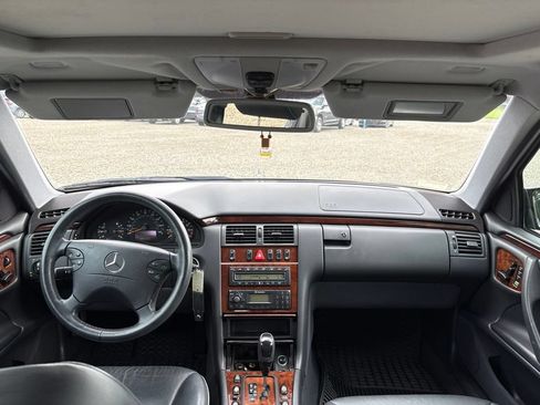 Used 2002 Mercedes-Benz E 320 4MATIC Sedan image 19