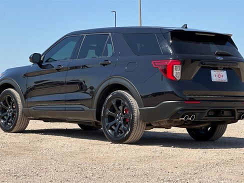Used 2022 Ford Explorer ST w/ ST Street Pack image 7