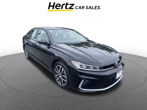 Used 2025 Volkswagen Jetta SE image 1