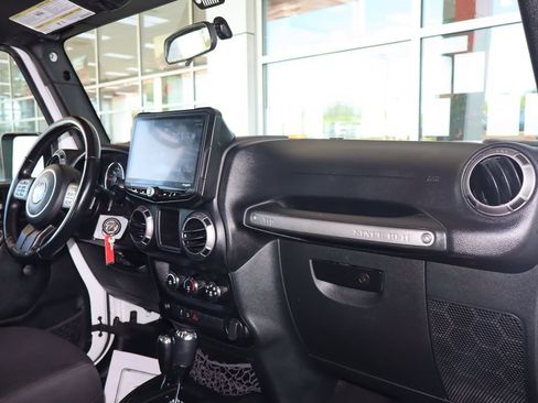 Used 2018 Jeep Wrangler Unlimited Sport w/ Connectivity Group AWD/4WD image 40