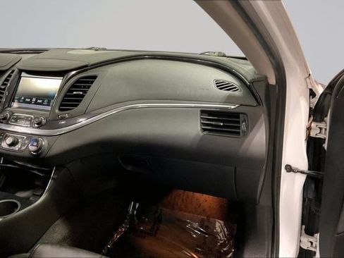 Used 2016 Chevrolet Impala LT w/ Convenience Package FWD image 17