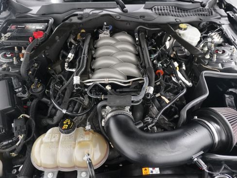 Used 2018 Ford Mustang GT Premium RWD image 32