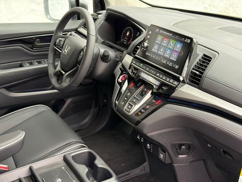 New 2026 Honda Odyssey Touring image 10