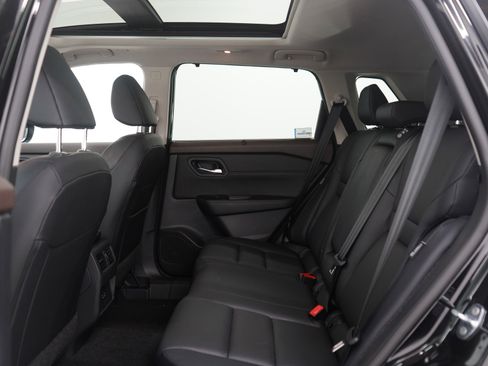 Used 2023 Nissan Rogue SV w/ SV Premium B Package image 21