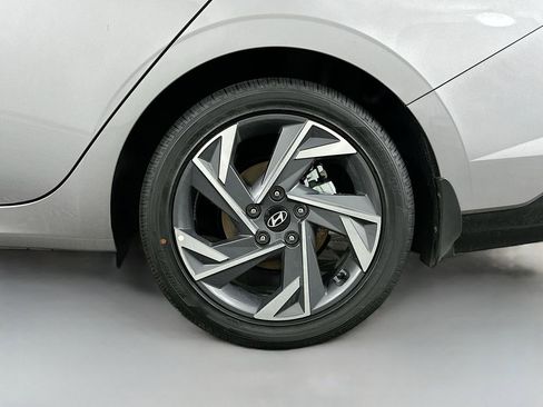 New 2025 Hyundai Elantra Limited image 22