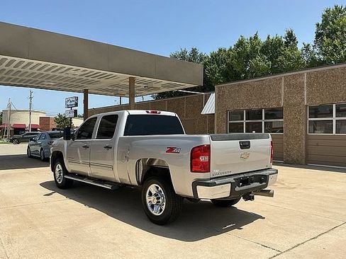Used 2009 Chevrolet Silverado 2500 LT w/ Exterior Plus Package RWD image 7