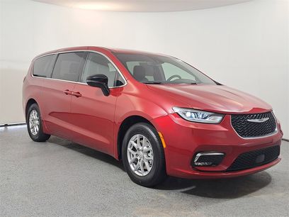 New 2026 Chrysler Pacifica Select