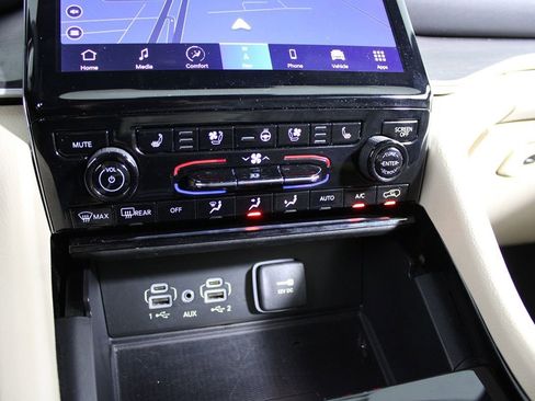 Used 2023 Jeep Grand Cherokee L Limited w/ Luxury Tech Group II image 10