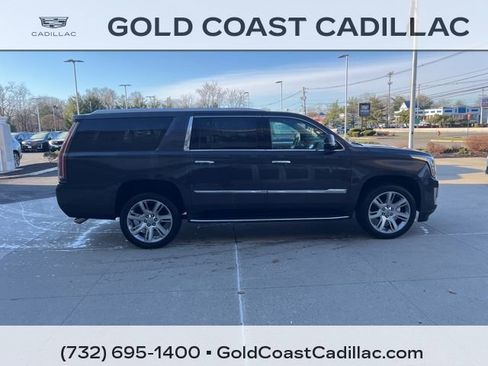 Used 2017 Cadillac Escalade ESV Luxury image 4
