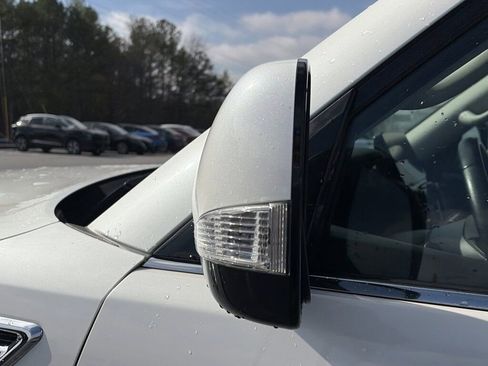 Used 2024 Nissan Armada SV image 10