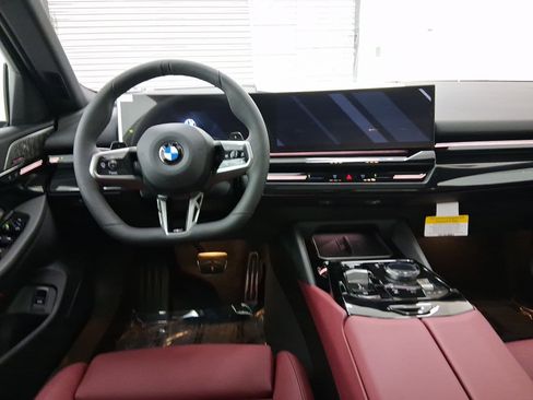 New 2026 BMW 530i xDrive w/ M Sport Package image 4