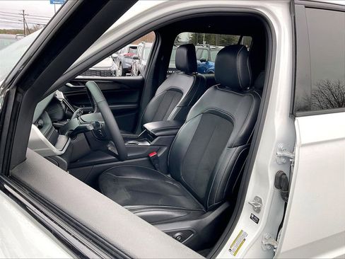 Used 2025 Jeep Grand Cherokee L Altitude image 9