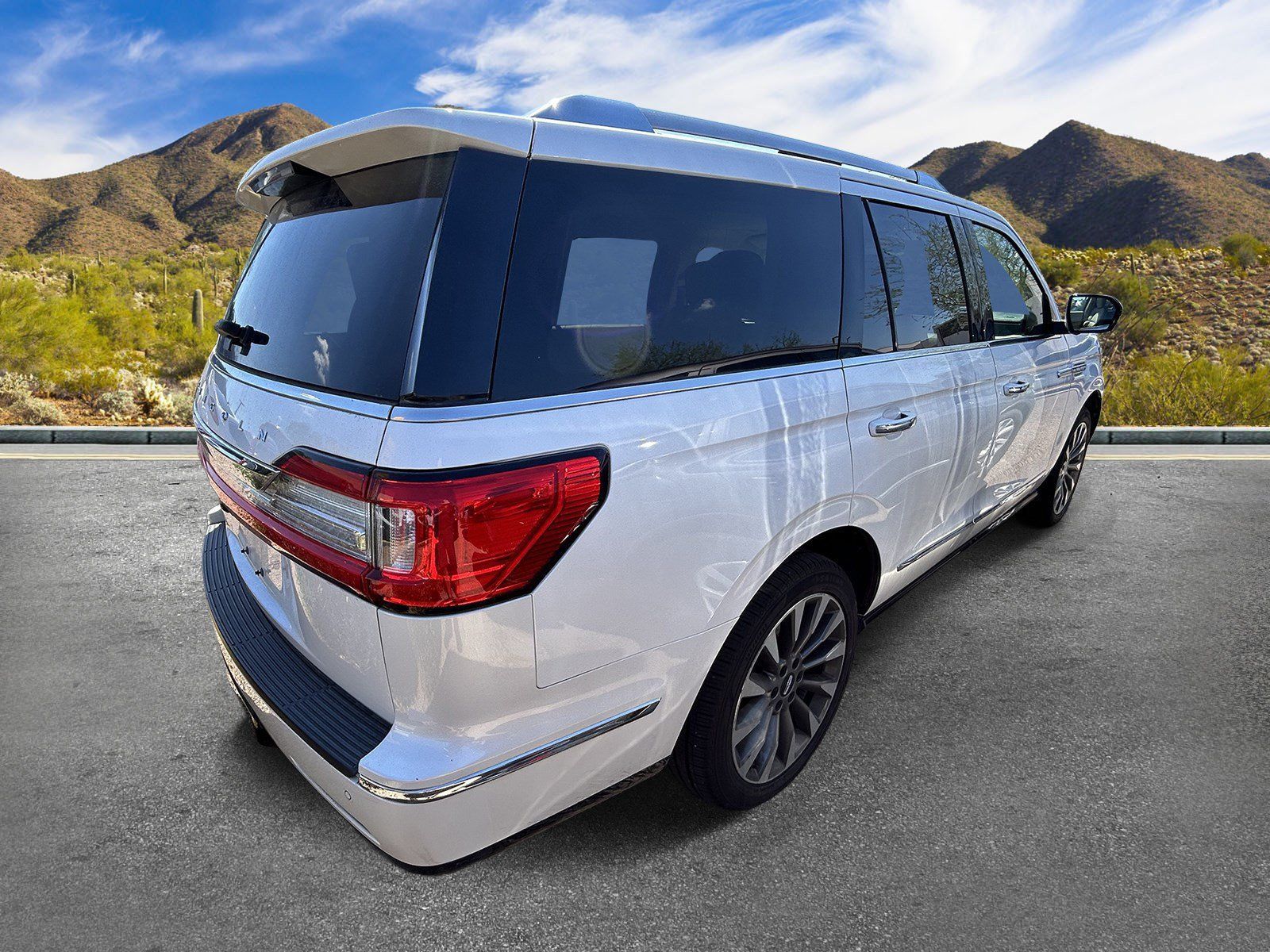Used 2018 Lincoln Navigator Select RWD image 5