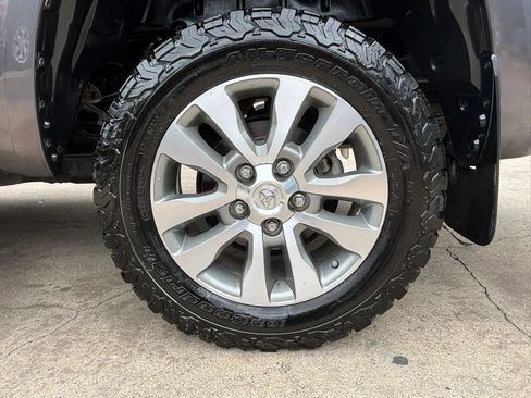 Used 2017 Toyota Tundra Limited w/ Limited Premium Package AWD/4WD image 31