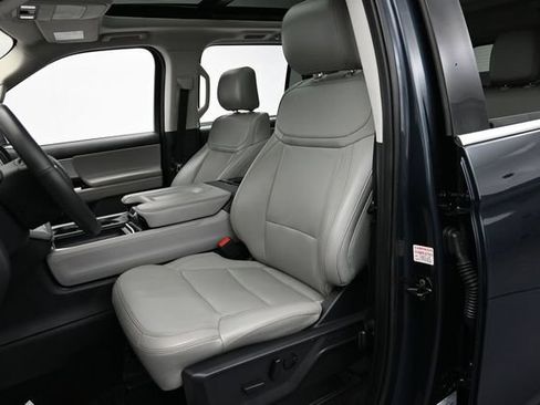 Certified 2025 Ford Expedition Active AWD/4WD image 11