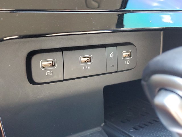 Certified 2024 Kia Carnival SX FWD image 30