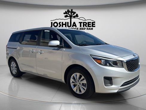 Used 2018 Kia Sedona L FWD image 1