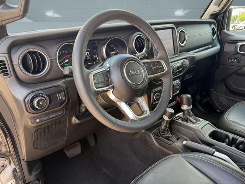 Used 2023 Jeep Wrangler Unlimited Sahara AWD/4WD image 4