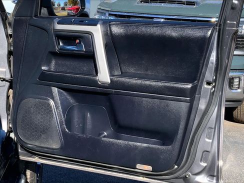 Used 2014 Toyota 4Runner SR5 image 22