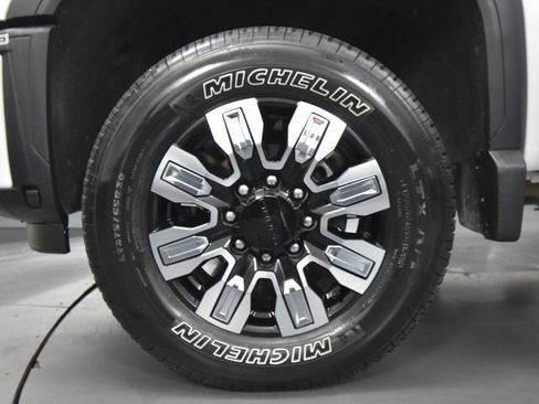 Used 2025 GMC Sierra 3500 Denali image 20