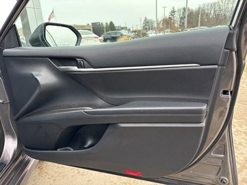 Used 2023 Toyota Camry SE image 29