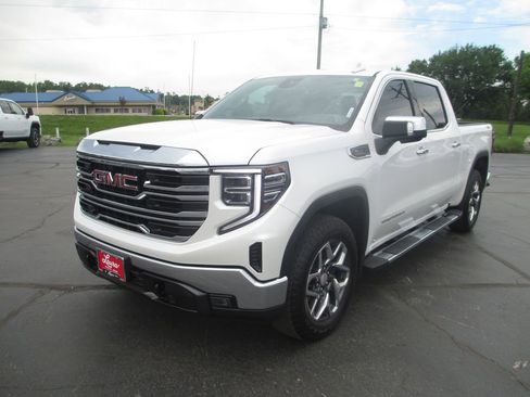 Used 2023 GMC Sierra 1500 SLT w/ SLT Premium Package AWD/4WD image 10