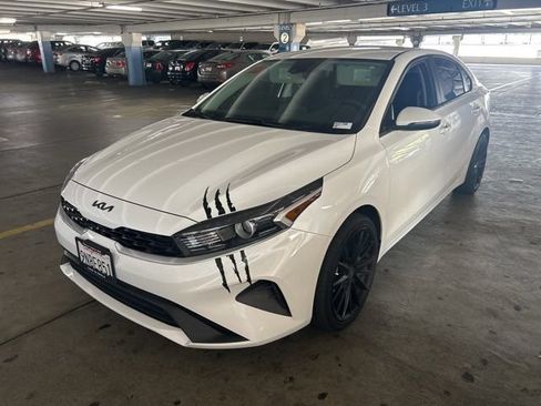 Certified 2023 Kia Forte LXS w/ LXS Technology Package FWD image 5