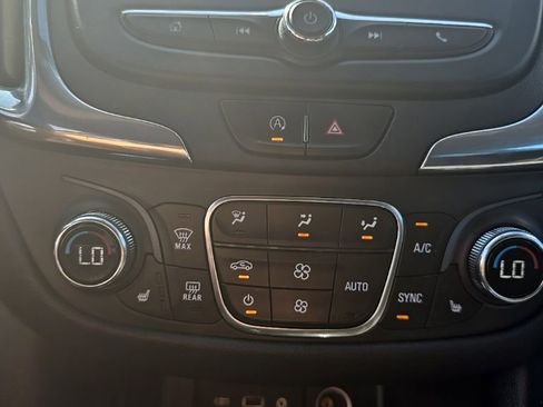 Used 2023 Chevrolet Equinox LT w/ Driver Convenience Package image 17