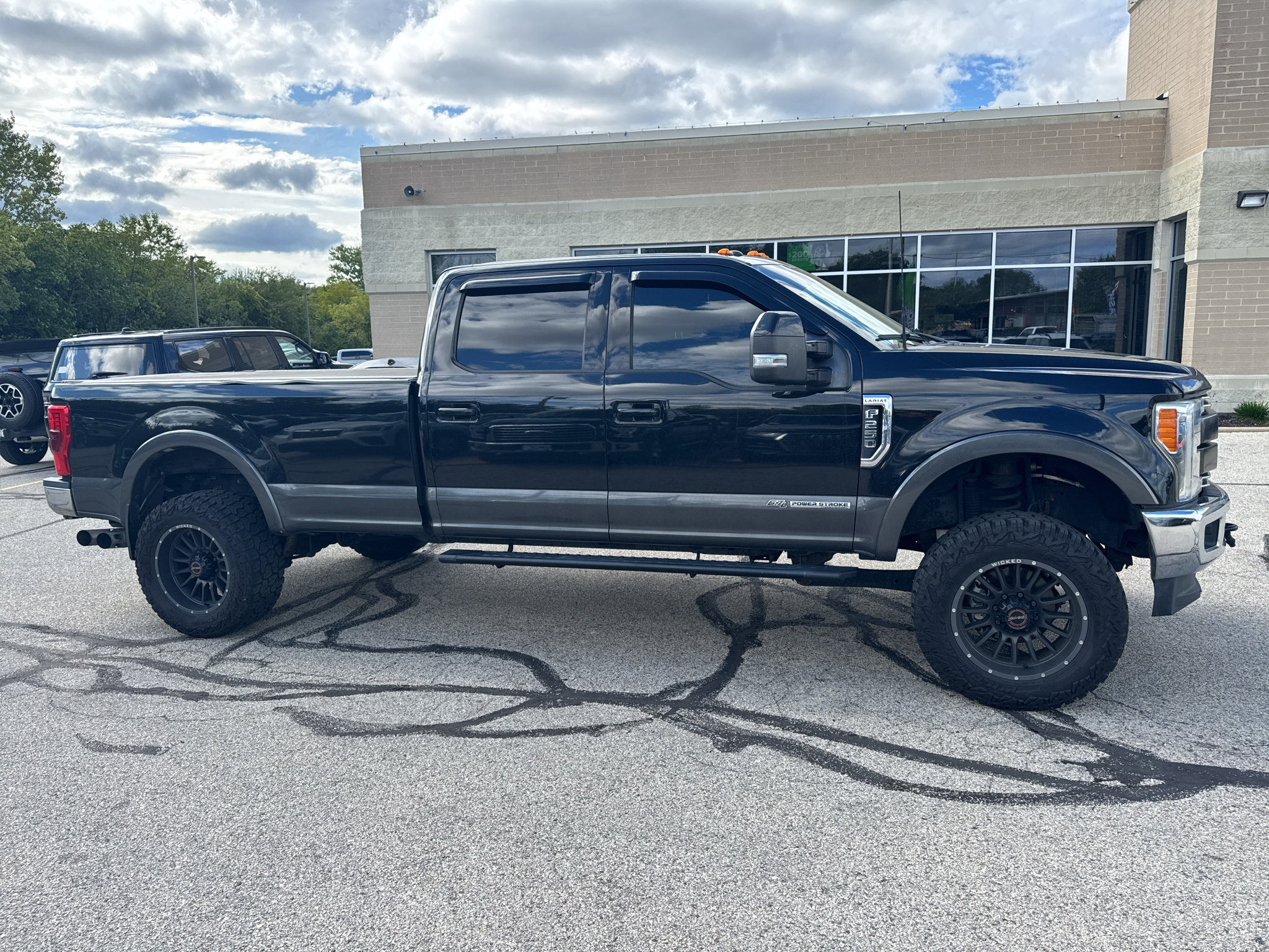 Used 2017 Ford F250 Lariat w/ FX4 Off-Road Package AWD/4WD image 4