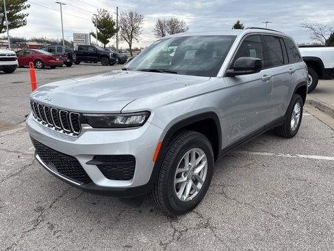New 2026 Jeep Grand Cherokee Laredo AWD/4WD image 13