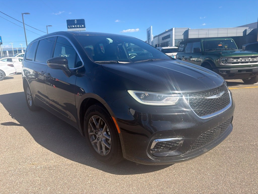 Used 2025 Chrysler Pacifica Select FWD image 4