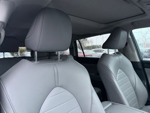 Used 2020 Toyota Highlander XLE image 22