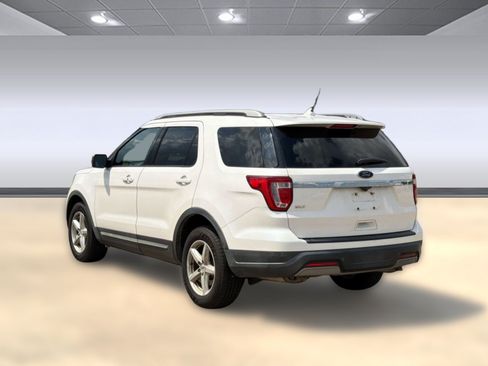 Used 2019 Ford Explorer XLT w/ Equipment Group 202A FWD image 3