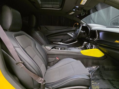 Used 2017 Chevrolet Camaro SS RWD image 28