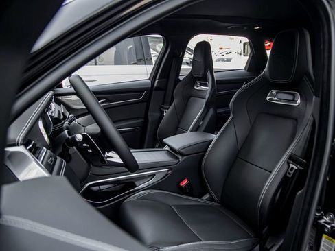 Used 2025 Jaguar F-PACE R-Dynamic S image 11