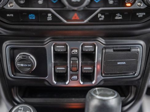 Used 2022 Jeep Wrangler Unlimited Sahara AWD/4WD image 29