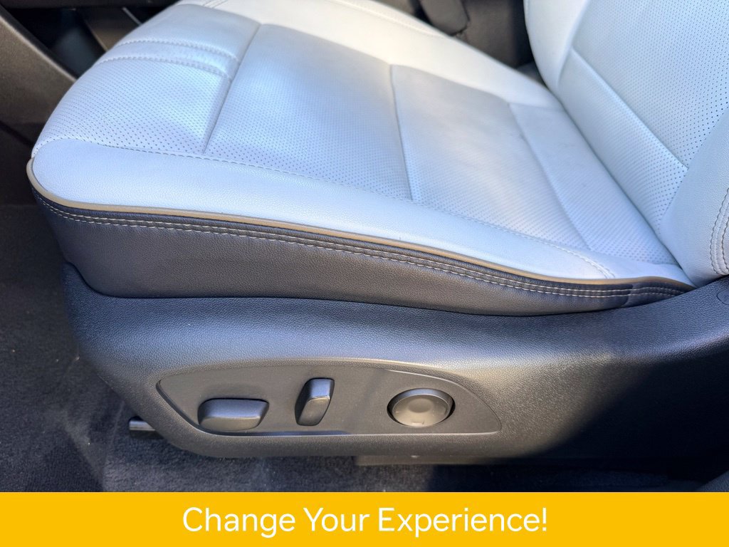 Used 2025 Chevrolet Traverse High Country FWD image 16