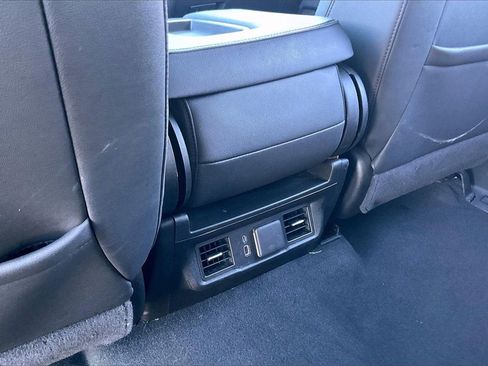 Used 2025 GMC Sierra 1500 SLT image 32