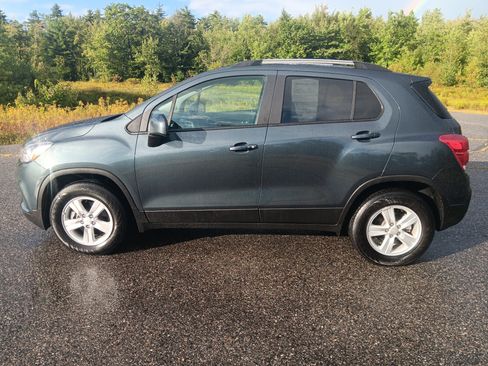Used 2022 Chevrolet Trax LT w/ LT Convenience Package image 8