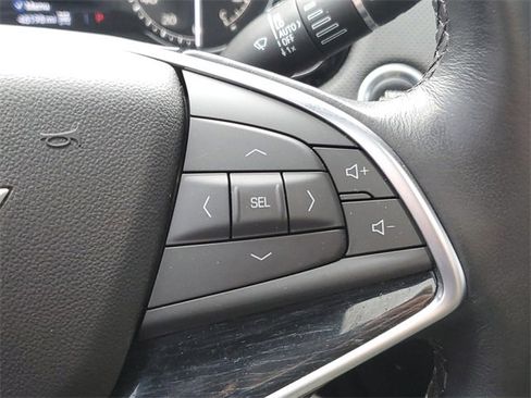 Certified 2022 Cadillac XT5 Premium Luxury image 12