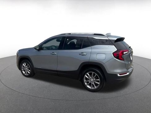 Used 2024 GMC Terrain SLT AWD/4WD image 10