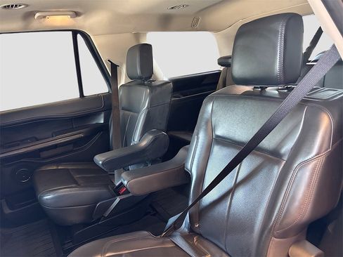 Used 2024 Ford Expedition XLT image 24