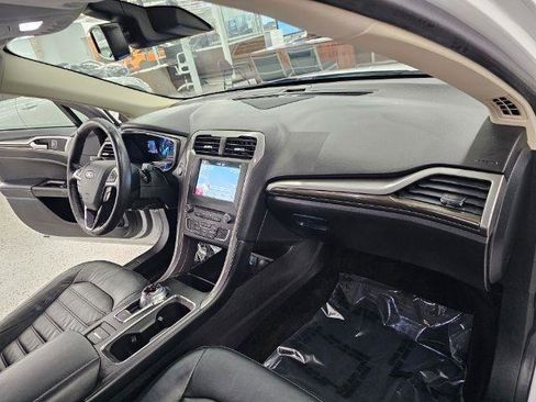 Used 2019 Ford Fusion SE FWD image 8