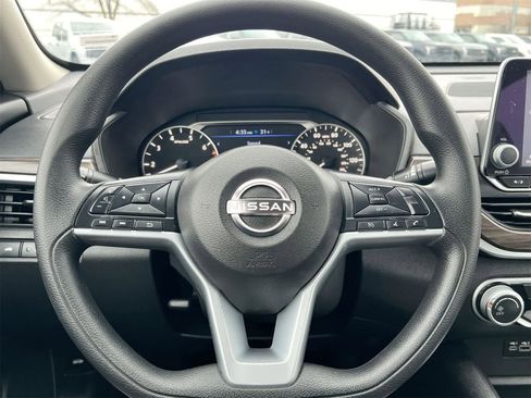 Used 2025 Nissan Altima 2.5 SV image 22