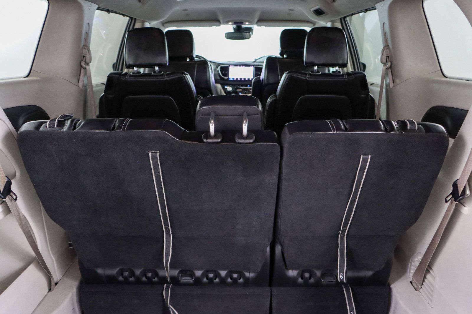 Used 2023 Chrysler Pacifica Touring-L FWD image 31