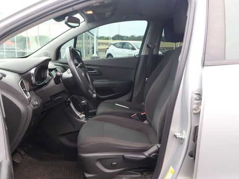 Used 2019 Chevrolet Trax LS AWD/4WD image 8