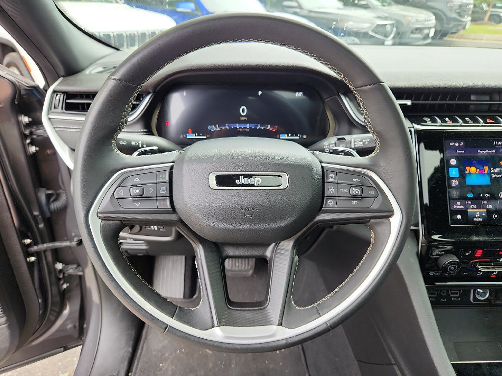 Used 2023 Jeep Grand Cherokee Altitude AWD/4WD image 16